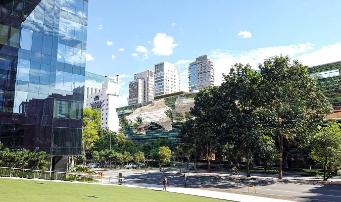 Relaxar nos Jardins do Prédio que abriga a empresa Google em São Paulo